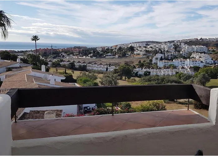 Modern Duquesa 2 Bed Outstanding view of sea golf