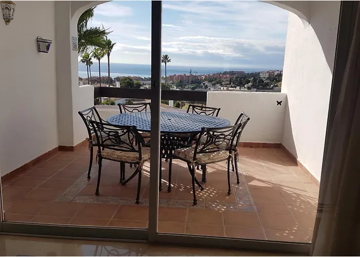 Modern Duquesa 2 Bed Outstanding view of sea golf